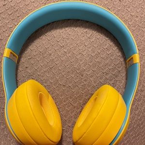 Beats Solo3 wireless on-ear headphones